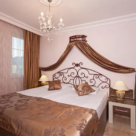 Club Paradiso Hotel